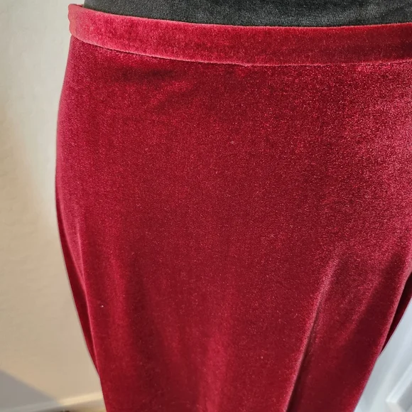 Red velvet voulour midi skirt - Picture 4 of 5